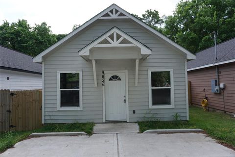 Photo of 9824 Arbor Oak, Willis, TX 77318 (MLS # 69101678)