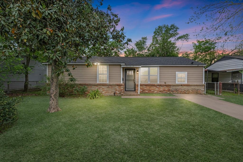 Photo of 9410 Rosehaven Drive, Houston, TX 77051 (MLS # 92165217)