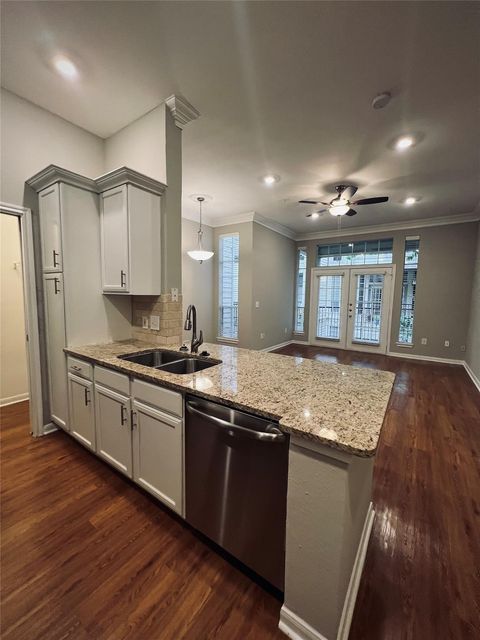 Photo of 5353 Memorial Drive #1004, Houston, TX 77007 (MLS # 96120735)