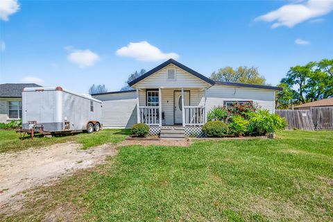 Homes For Sale - 115 S Holmes Street<br/> La Porte, TX 77571