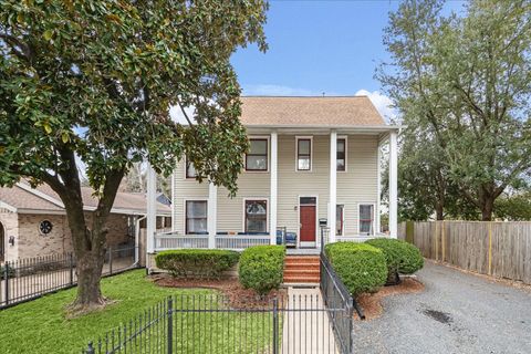 Photo of 240 W 23rd Street, Houston, TX 77008 (MLS # 83826265)