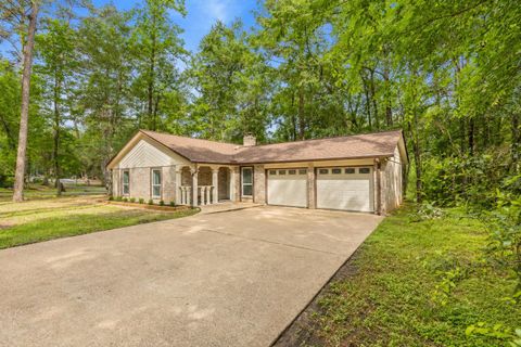 Photo of 3740 Summer Lane, Huntsville, TX 77340 (MLS # 56600679)