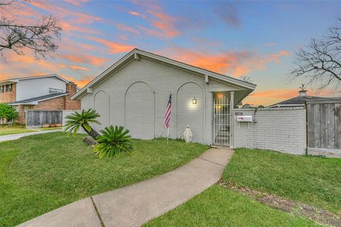 15907 Diana Lane Houston TX 77062