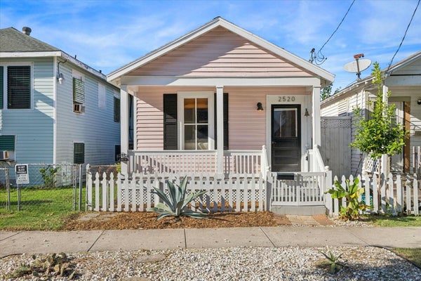 2520 AVENUE L, GALVESTON, TX 77550 - Image f4b8aabbcfc78005aa25cea78075960d/716334712