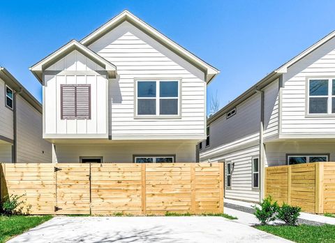 Photo of 2020 Hampton Street #A B, Houston, TX 77088 (MLS # 55226976)