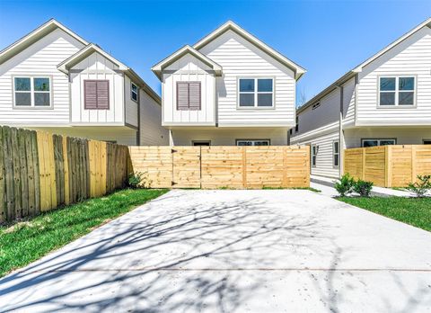 Photo of 2020 Hampton Street #A B, Houston, TX 77088 (MLS # 55226976)