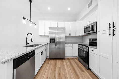 Tiny photo for 2020 Hampton Street #A B, Houston, TX 77088 (MLS # 55226976)