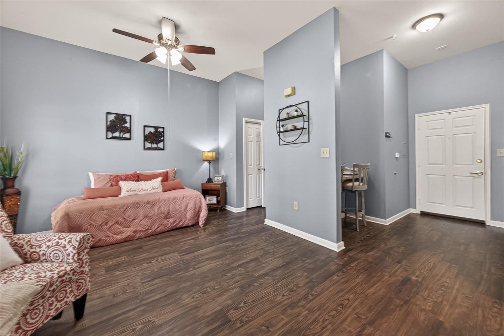 Photo of 929 Rockmead Dr #2207, Kingwood, TX 77339 (MLS # 18723335)