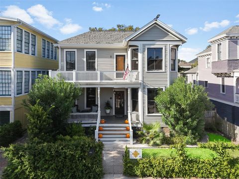 Photo of 3024 Avenue O 1/2 Avenue, Galveston, TX 77550 (MLS # 20862891)