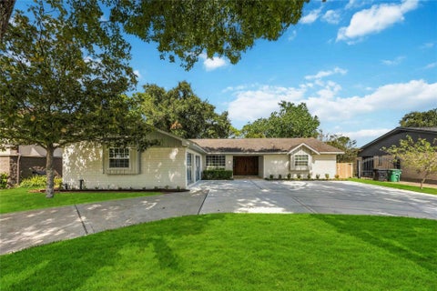 Photo of 5722 N Braeswood Boulevard, Houston, TX 77096 (MLS # 33073220)