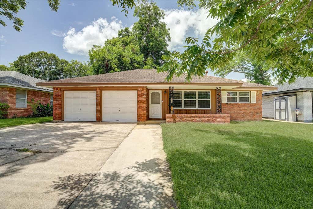 Photo of 111 Carnation Street, Lake Jackson, TX 77566 (MLS # 29147843)