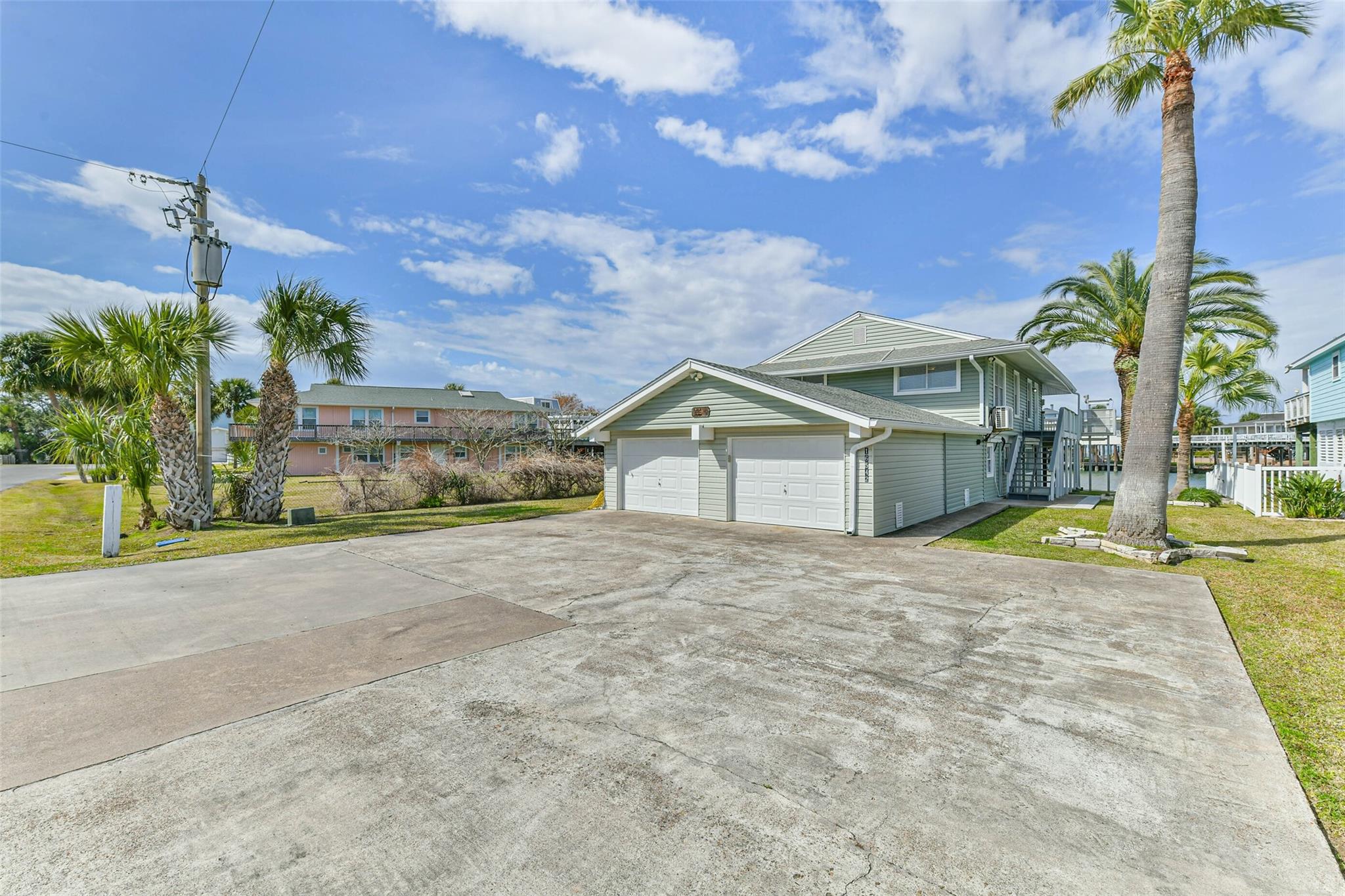16542 E Bayside Way