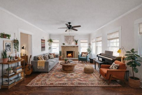 Photo of 608 Avondale St, Houston, TX 77006 (MLS # 32319139)