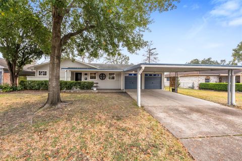 Homes For Sale - 5519 Cheshire Lane<br/> Houston, TX 77092
