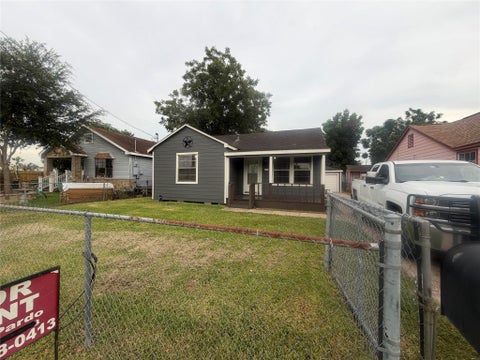 Photo of 230 Burress Street, Houston, TX 77022 (MLS # 56592523)