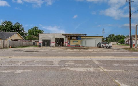 1701 Lee Drive Baytown TX 77520