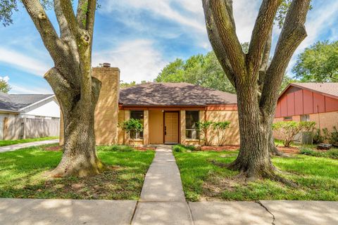 Photo of 16023 Havenhurst Drive, Houston, TX 77059 (MLS # 64365045)