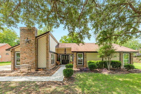 Photo of 54 Royal Oak Circle, Lake Jackson, TX 77566 (MLS # 43399866)