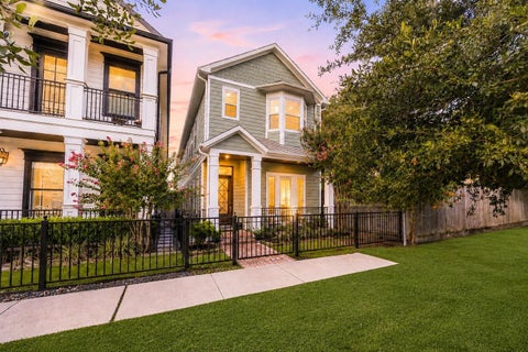 Photo of 444 W 26th Street, Houston, TX 77008 (MLS # 54861939)