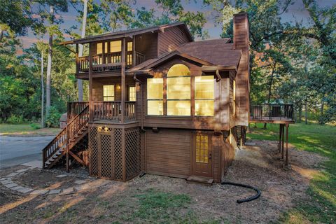 Photo of 16 Creek Forest Lane, Conroe, TX 77384 (MLS # 55143649)
