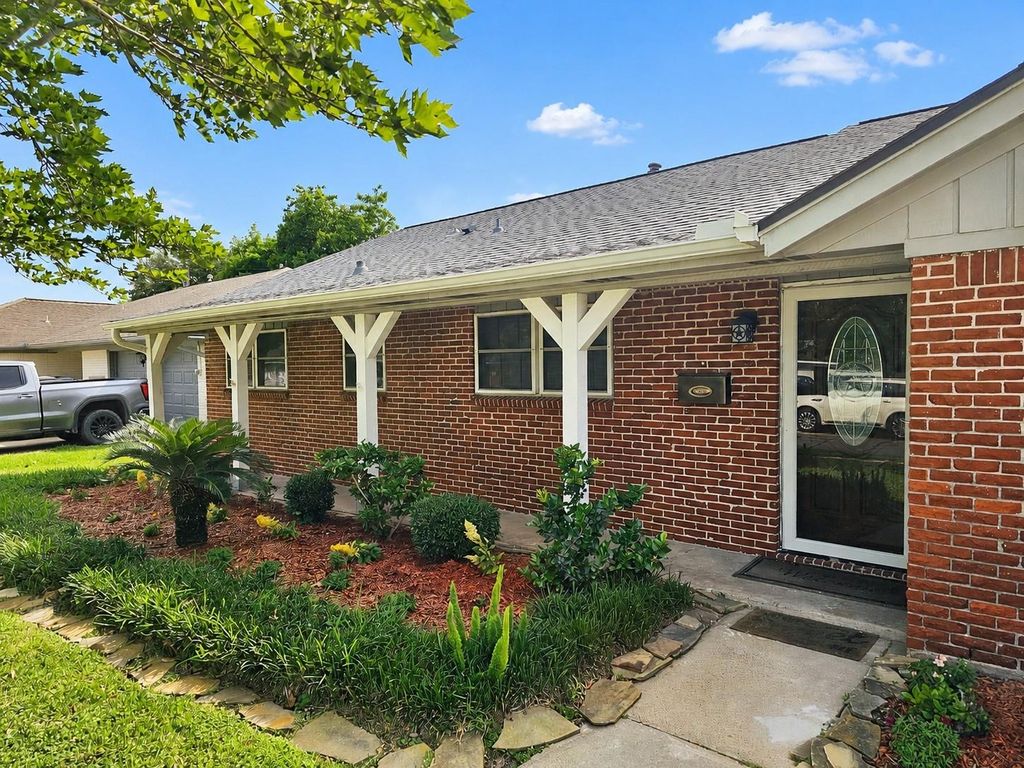 Photo of 802 James Street, Deer Park, TX 77536 (MLS # 12422227)