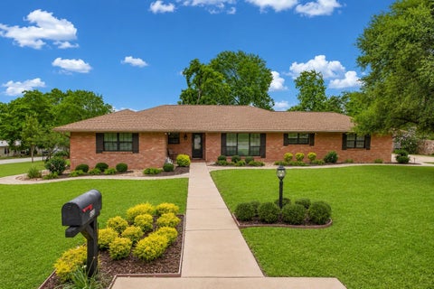 Homes For Sale - 408 W Tom Green Street<br/> Brenham, TX 77833