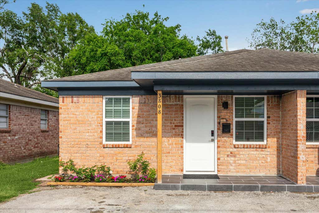Photo of 3808 Cochran Street, Houston, TX 77009 (MLS # 74552597)