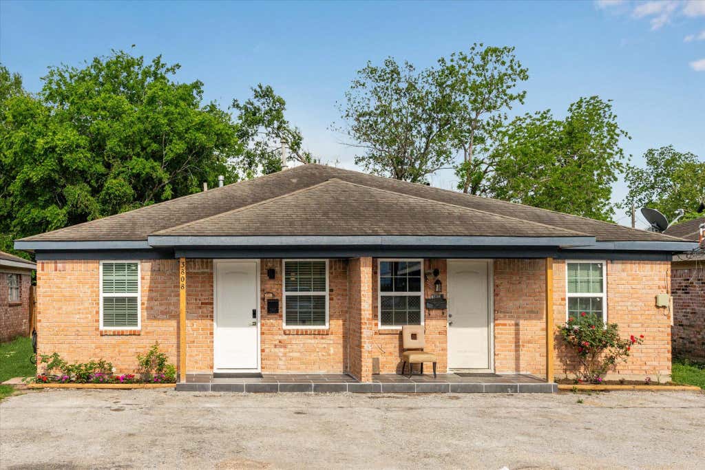 Photo of 3808 Cochran Street, Houston, TX 77009 (MLS # 74552597)