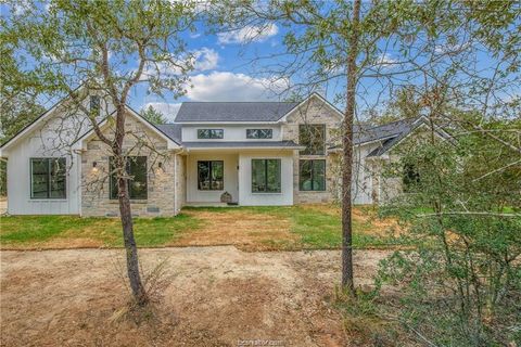 Photo of 26 Forest Glen Court, Franklin, TX 77856 (MLS # 76550875)