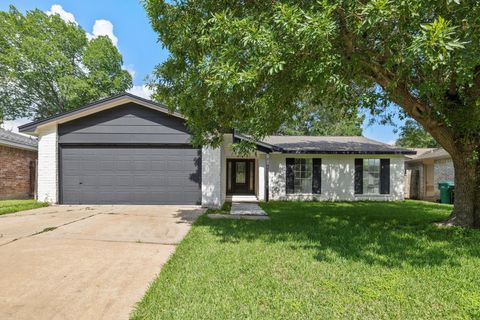 Photo of 10415 Towne Oak Lane, Sugar Land, TX 77498 (MLS # 26523277)