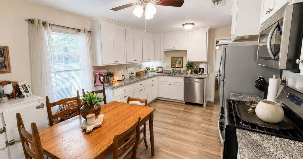 Photo of 211 E Yell Street, Livingston, TX 77351 (MLS # 50514850)
