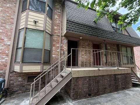 Photo of 2103 Place Rebecca Lane #D10, Houston, TX 77090 (MLS # 76384110)