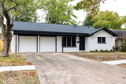 Photo of 2403 Blueberry Lane, Pasadena, TX 77502 (MLS # 23320345)