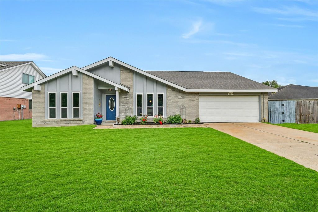 Photo of 217 Old Oaks Street, League City, TX 77573 (MLS # 12567173)
