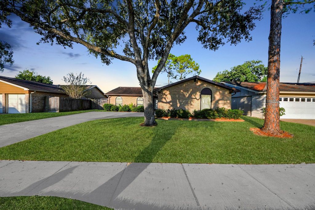 Photo of 3019 Quail Valley East Drive, Missouri City, TX 77489 (MLS # 36359552)