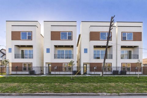 Photo of 2413 Harrington Street, Houston, TX 77026 (MLS # 50714830)