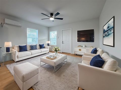 Photo of 6707 Avenue F #1, Houston, TX 77011 (MLS # 44882986)