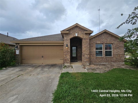 Homes For Sale - 1402 Central Heights Drive<br/> Fort Bend County, Missouri City, TX 77459