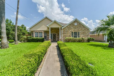 Photo of 9660 Fairdale Lane, Houston, TX 77063 (MLS # 60874186)