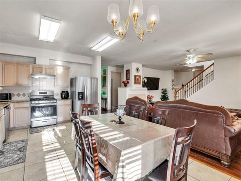 Tiny photo for 5514 Gatesprings Lane Lane, Sugar Land, TX 77479 (MLS # 40662318)