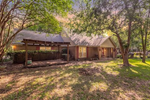 Photo of 334 Pinehurst Drive, Sour Lake, TX 77659 (MLS # 41894166)