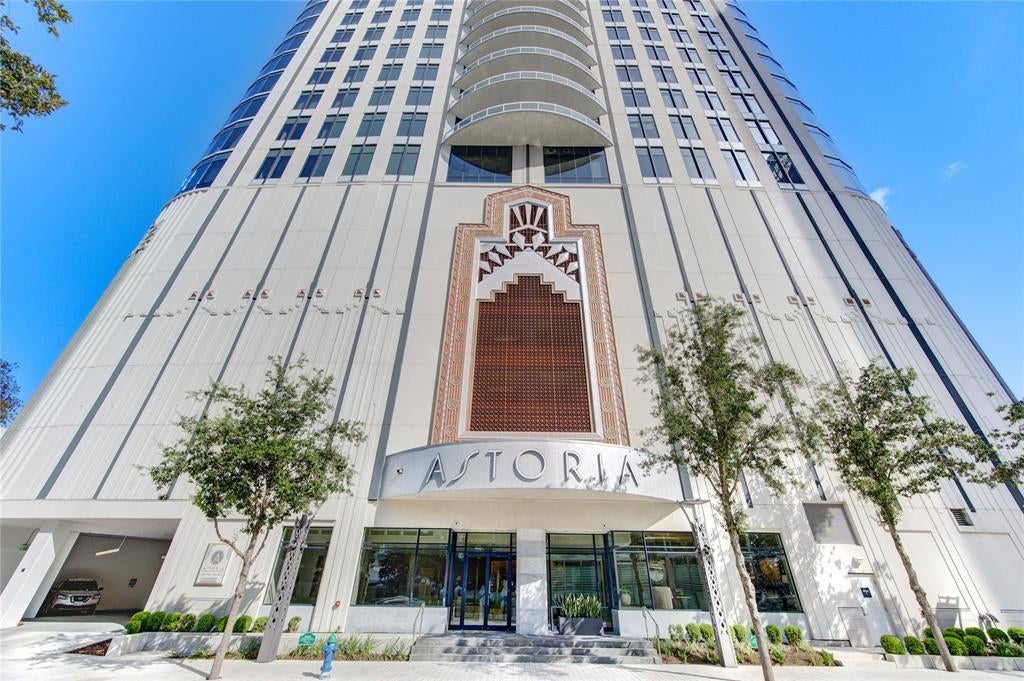 Photo of 1409 Post Oak Boulevard #1003, Houston, TX 77056 (MLS # 90664936)