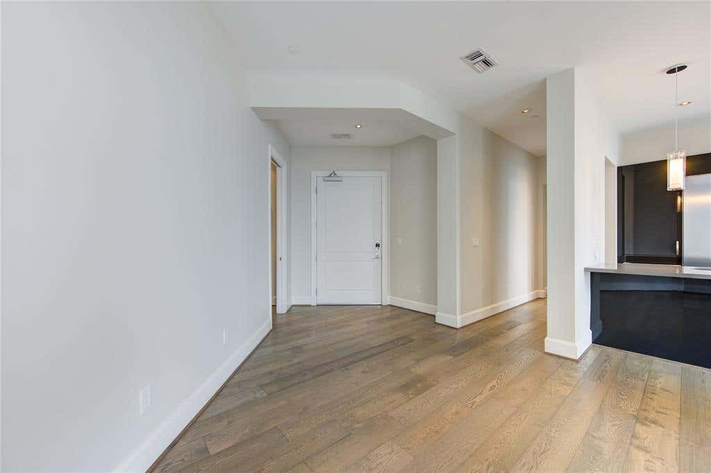 Photo of 1409 Post Oak Boulevard #1003, Houston, TX 77056 (MLS # 90664936)