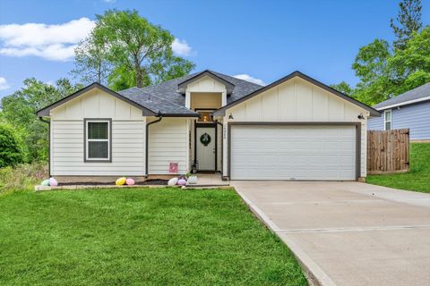 Photo of 14986 Indian Hill Trail, Willis, TX 77378 (MLS # 48368715)