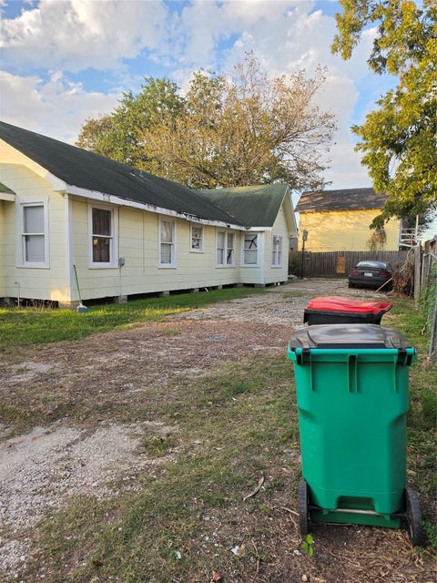 Photo of 108 W Humble Street, Baytown, TX 77520 (MLS # 49662339)