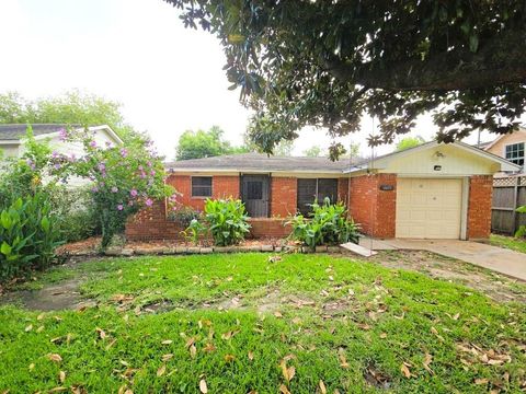 Photo of 6615 Saint Augustine Street, Houston, TX 77021 (MLS # 34660560)