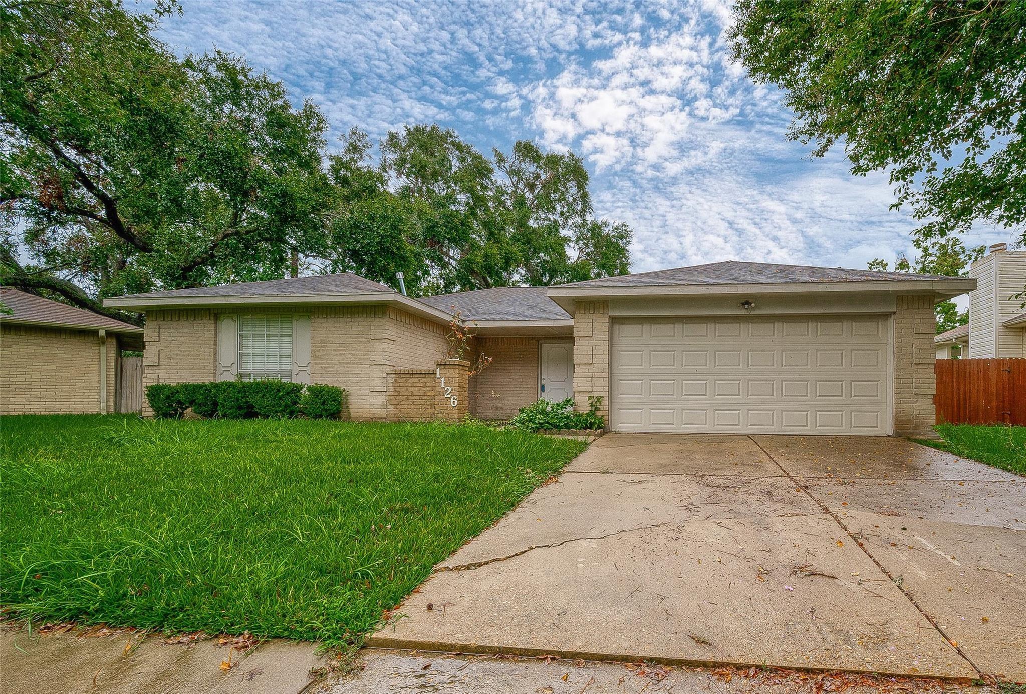 1126 W Belgravia Drive