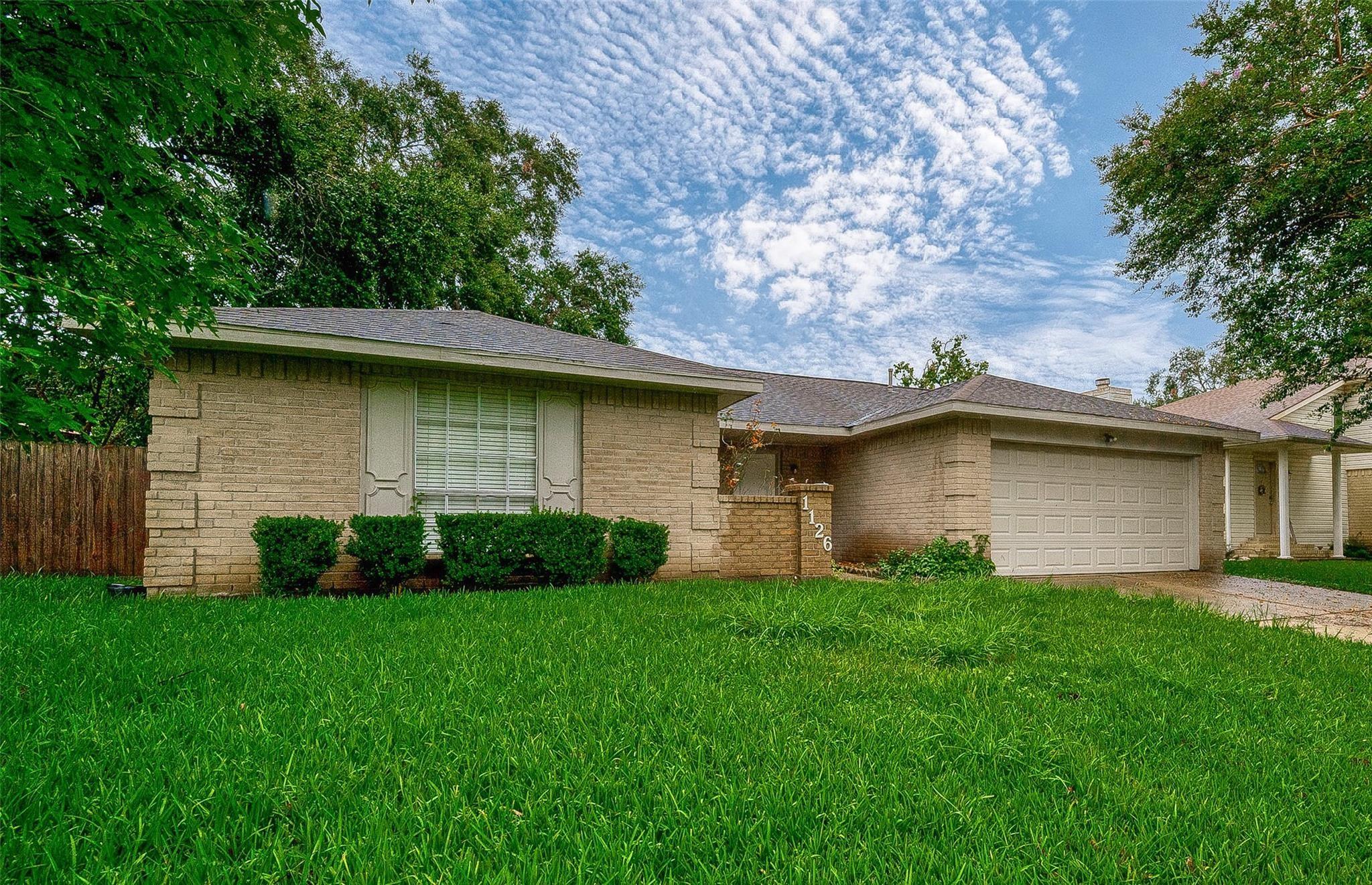1126 W Belgravia Drive