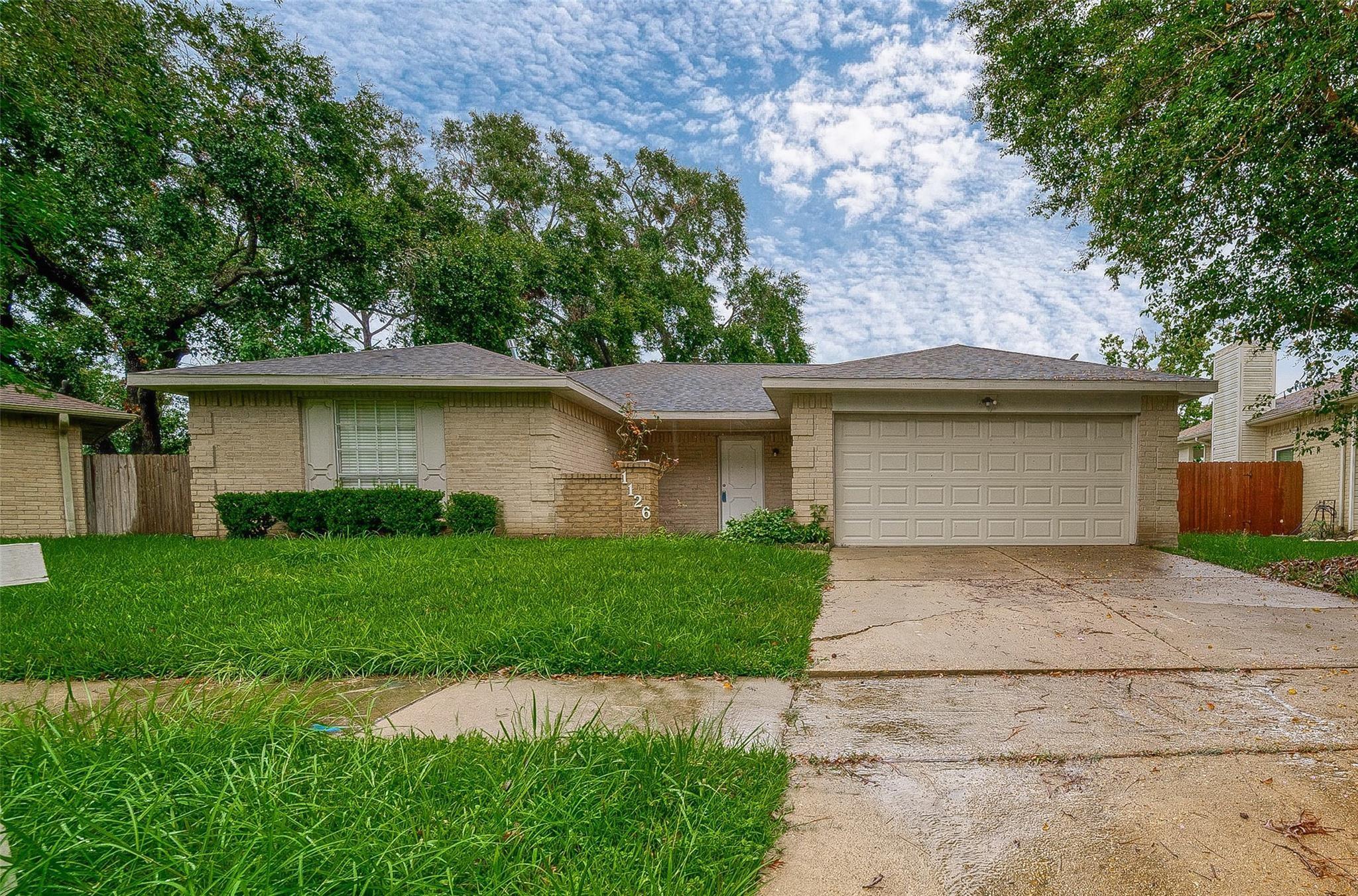 1126 W Belgravia Drive