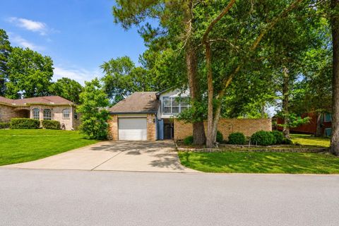 Photo of 9 Lakeview Manor, Huntsville, TX 77340 (MLS # 4590907)